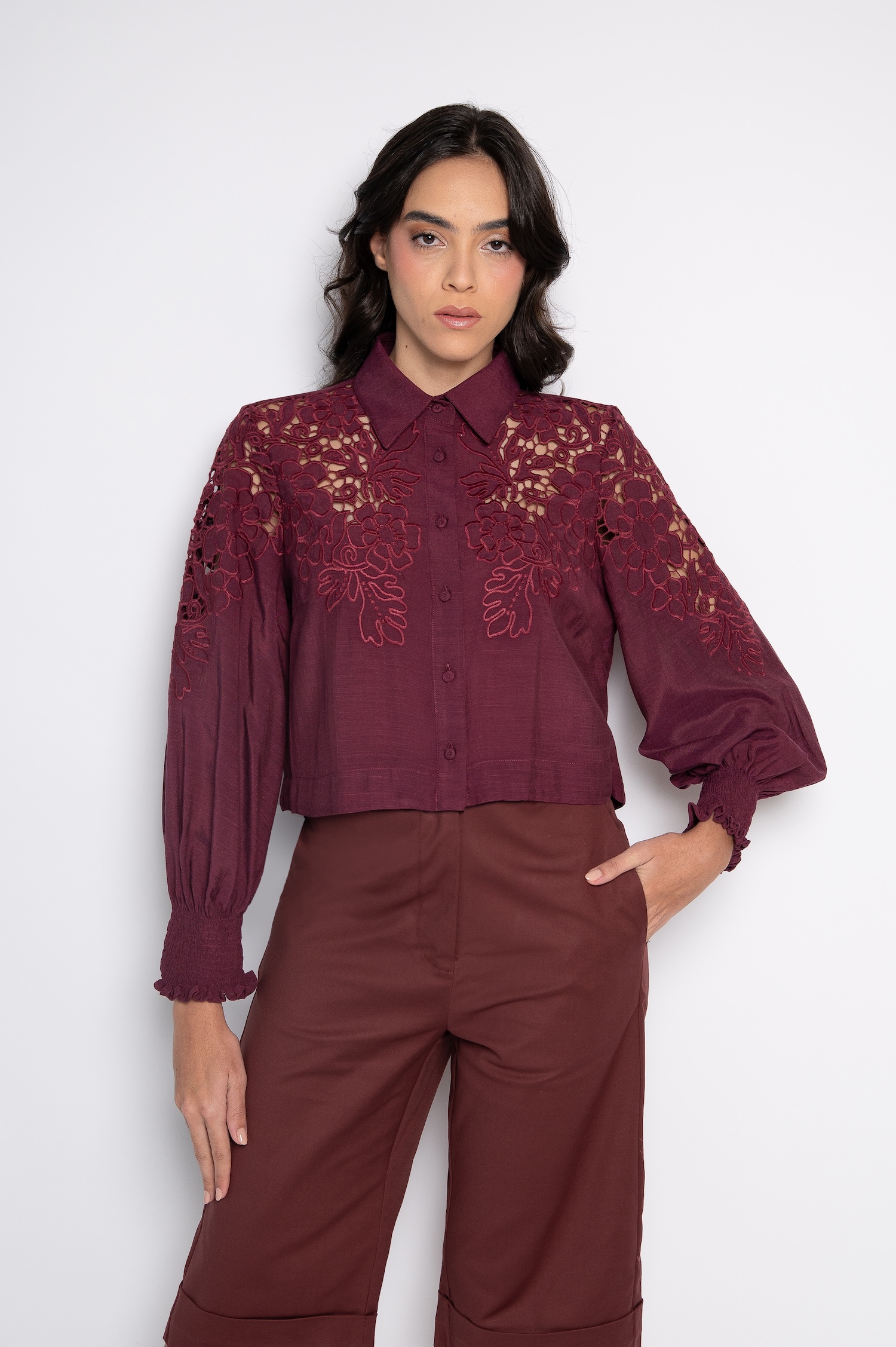 Camisa Cropped Bordada Com Manga Bufante Figo - Zilma - Imagem 2