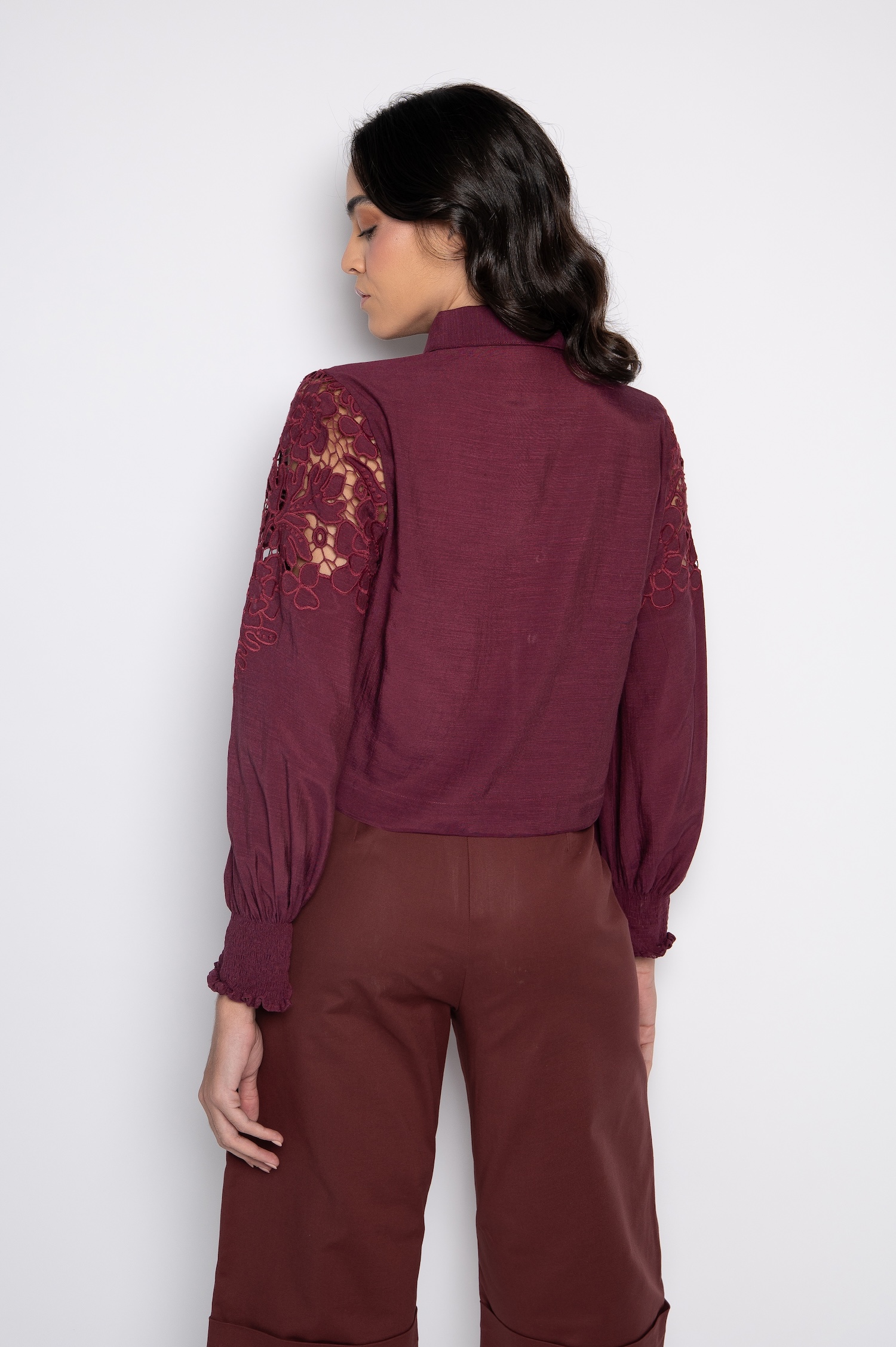 Camisa Cropped Bordada Com Manga Bufante Figo - Zilma - Imagem 4