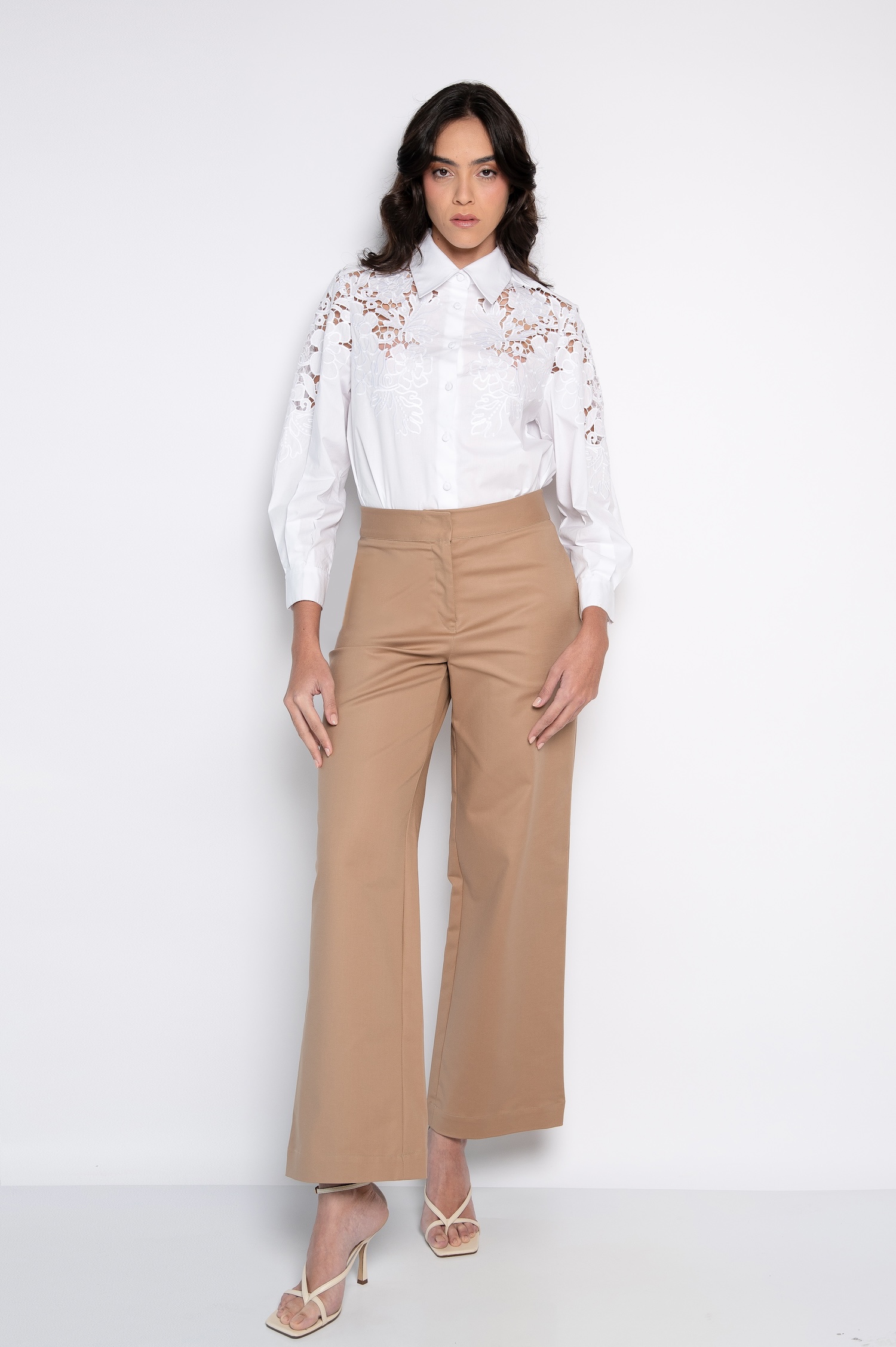 Calça Alfaiataria Com Bolsos laterais Bege – Mirna