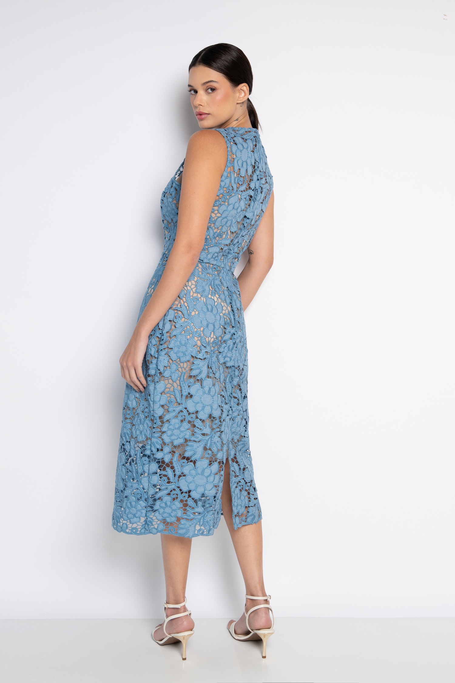 Vestido Midi Reto Bordado Cavado Jeans - Isadora - Imagem 4