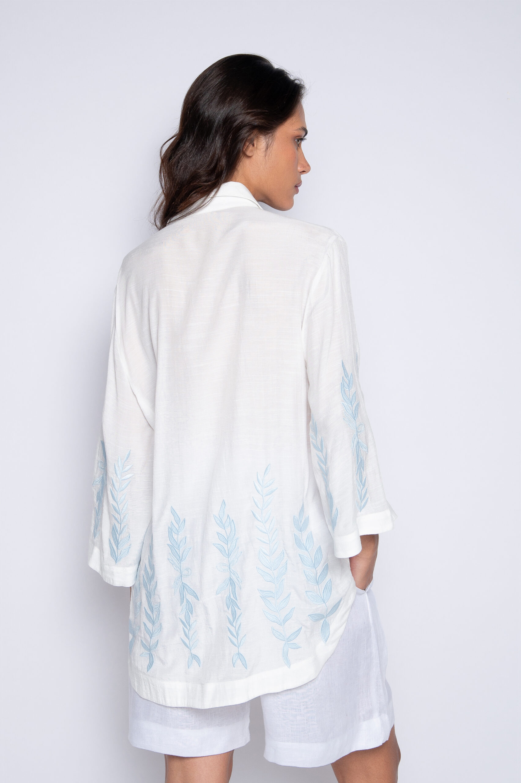 Camisa Bordada Off White/Azul - Priscila - Imagem 4
