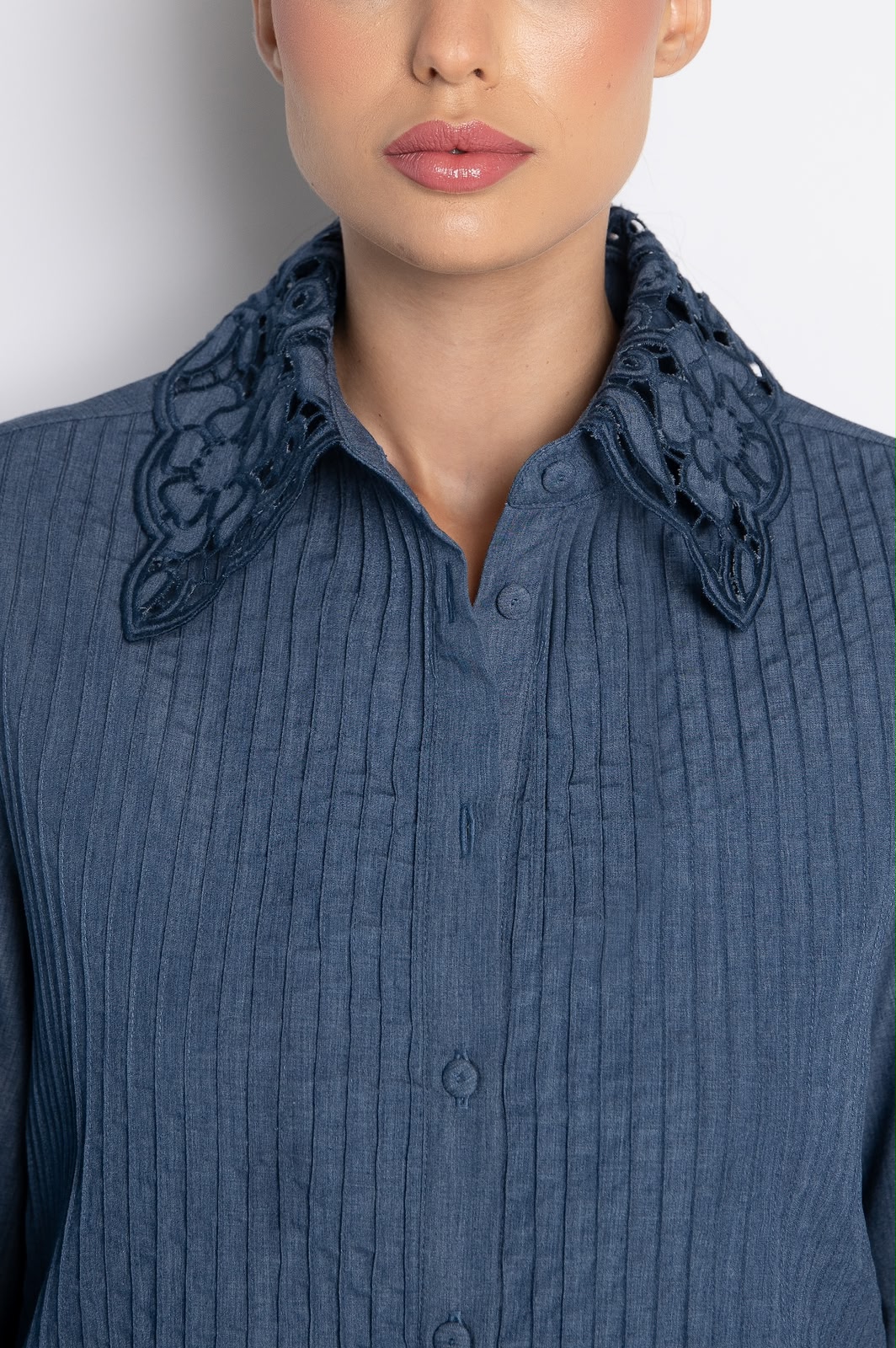 Camisa Bordada com Nervuras Frontais Jeans Lavagem Escura - Ruth - Imagem 3