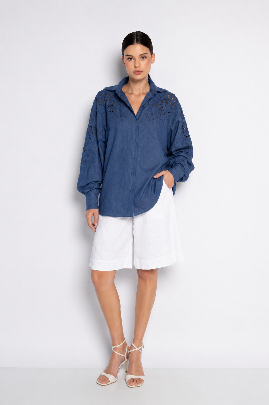 Camisa Oversized Bordada Jeans Lavagem Escura - Sabrina