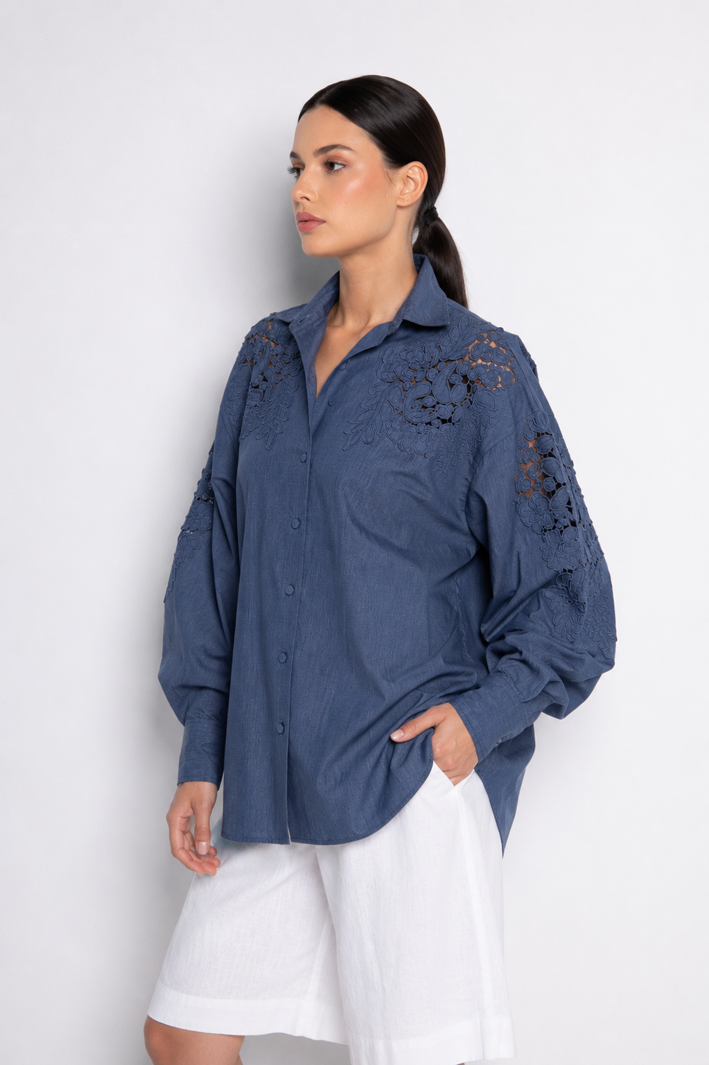 Camisa Oversized Bordada Jeans Lavagem Escura - Sabrina - Imagem 2