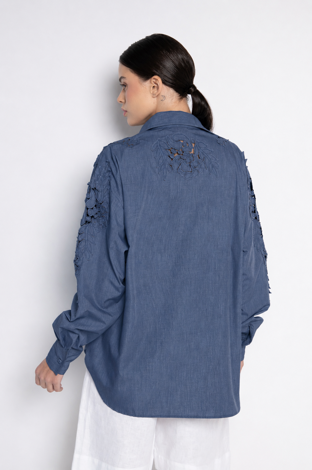 Camisa Oversized Bordada Jeans Lavagem Escura - Sabrina - Imagem 5
