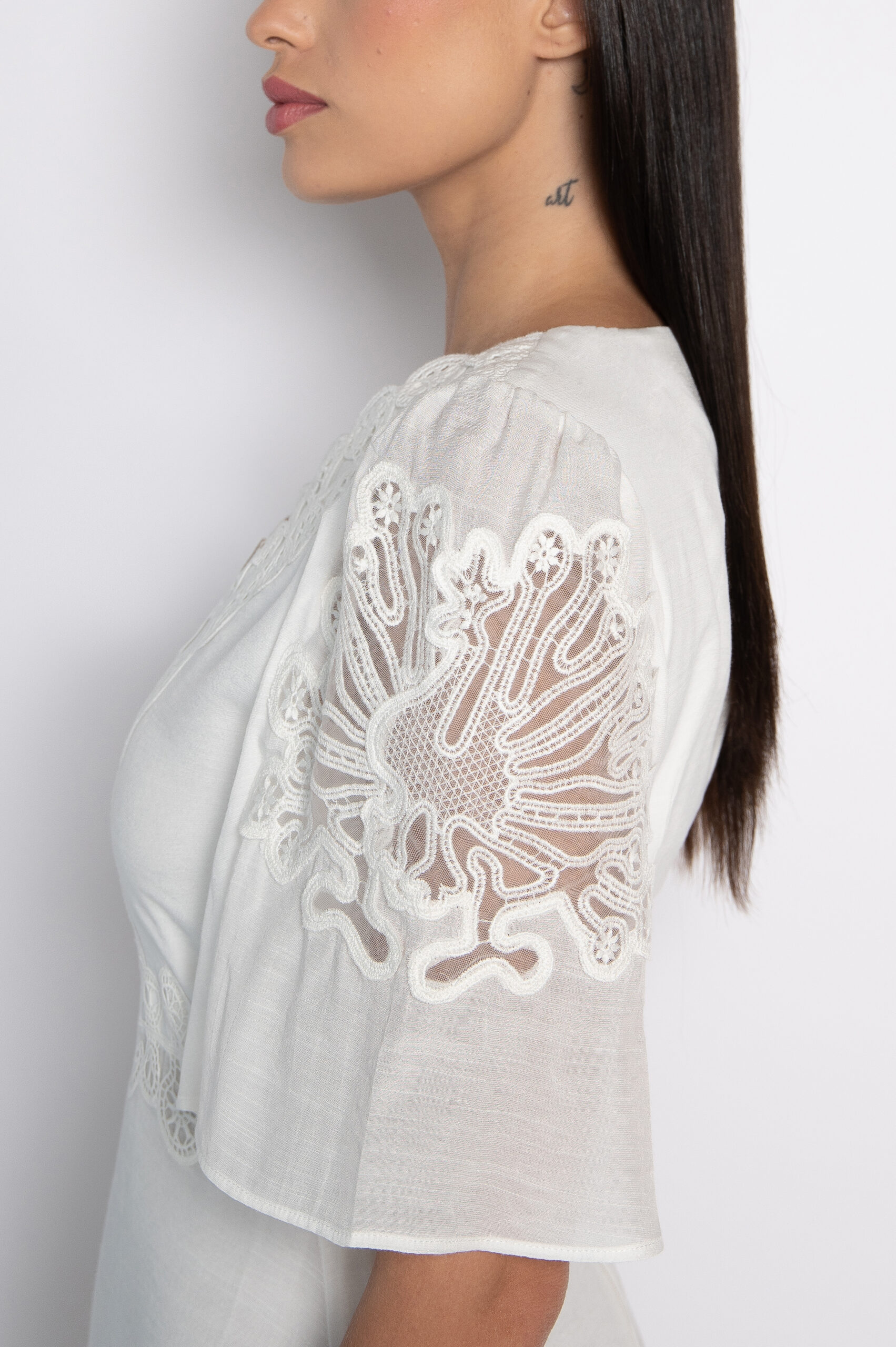 Vestido Midi Bordado Com Decote V Off White - Eduarda - Imagem 3