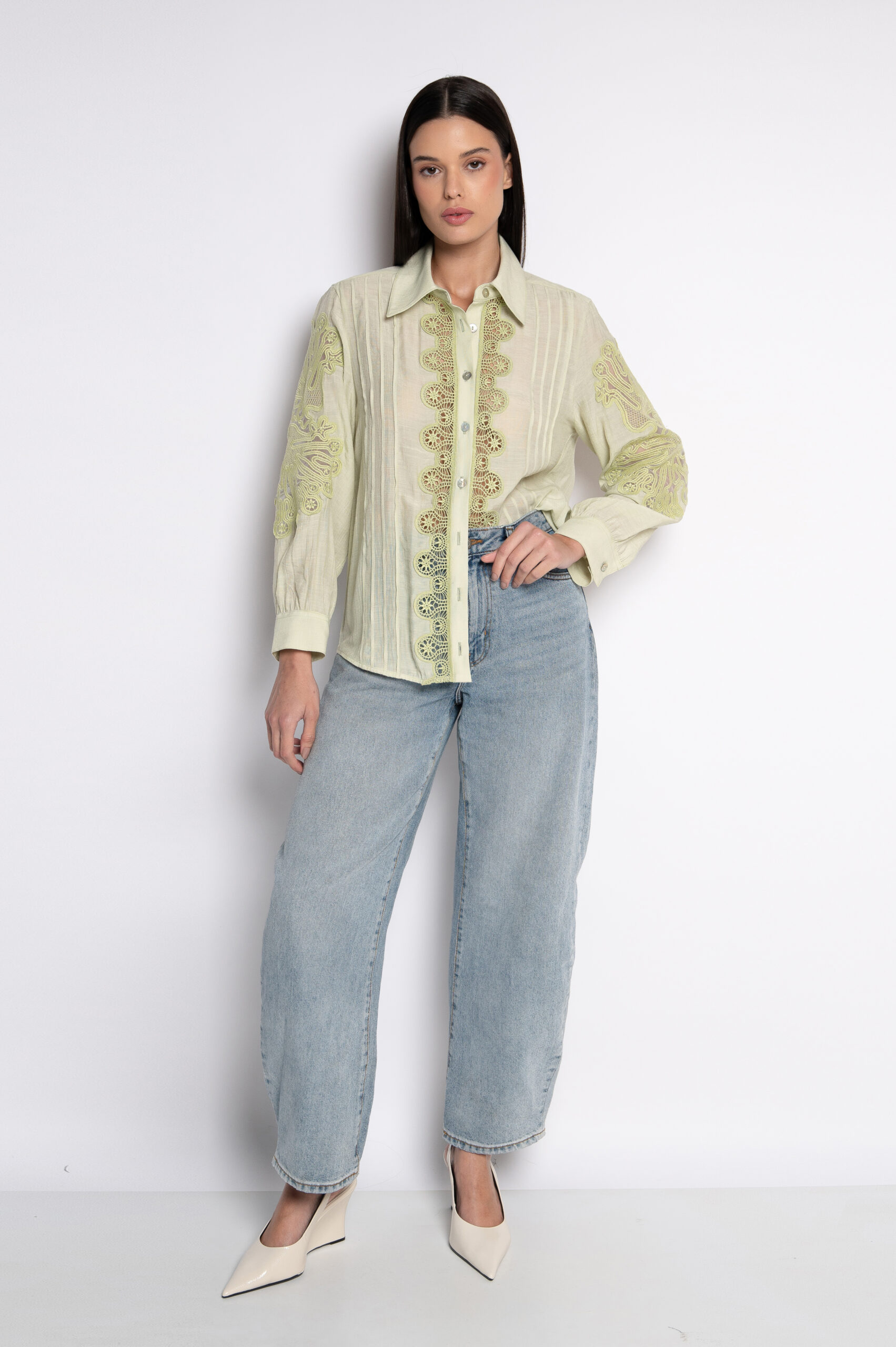 Camisa Bordada Com Nervuras Mangas 7/8 Verde- Roberta - Imagem 2