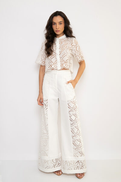 Camisa Cropped Bordada Com Mangas Curtas Off White - Kátia