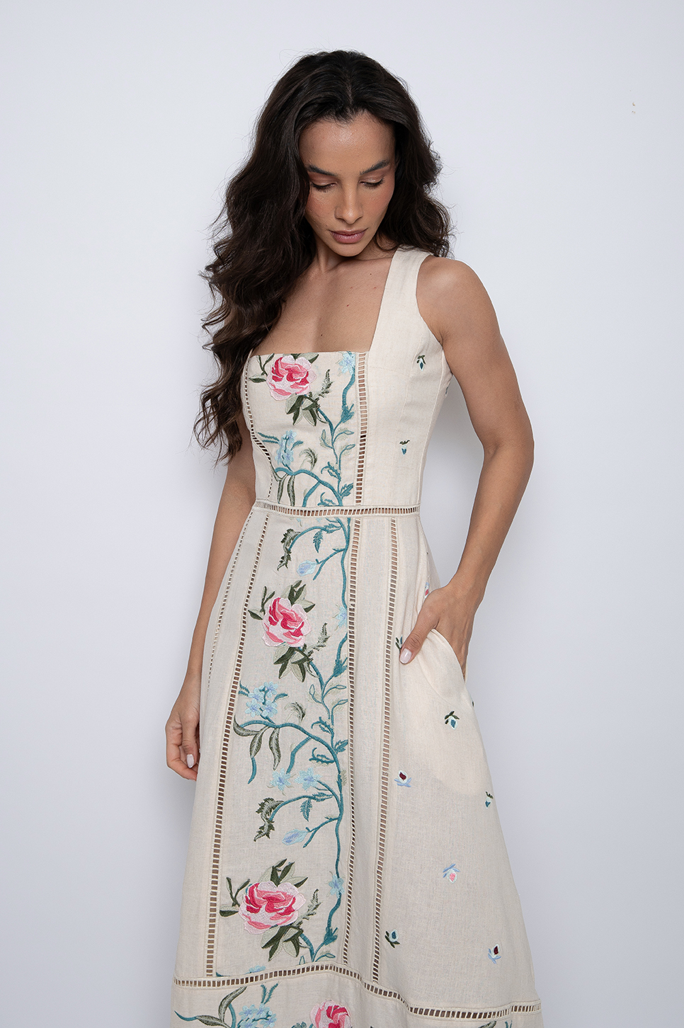Vestido Longo Bordado Bege - Fernanda