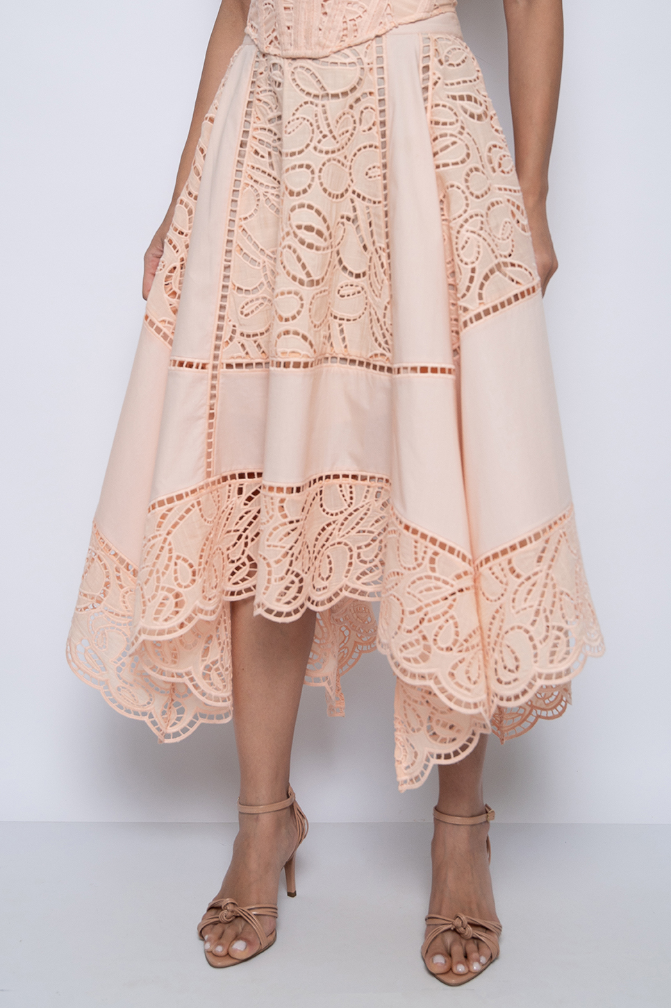Saia Midi Bordada Assimétrica Salmon - Fabricia - Imagem 2