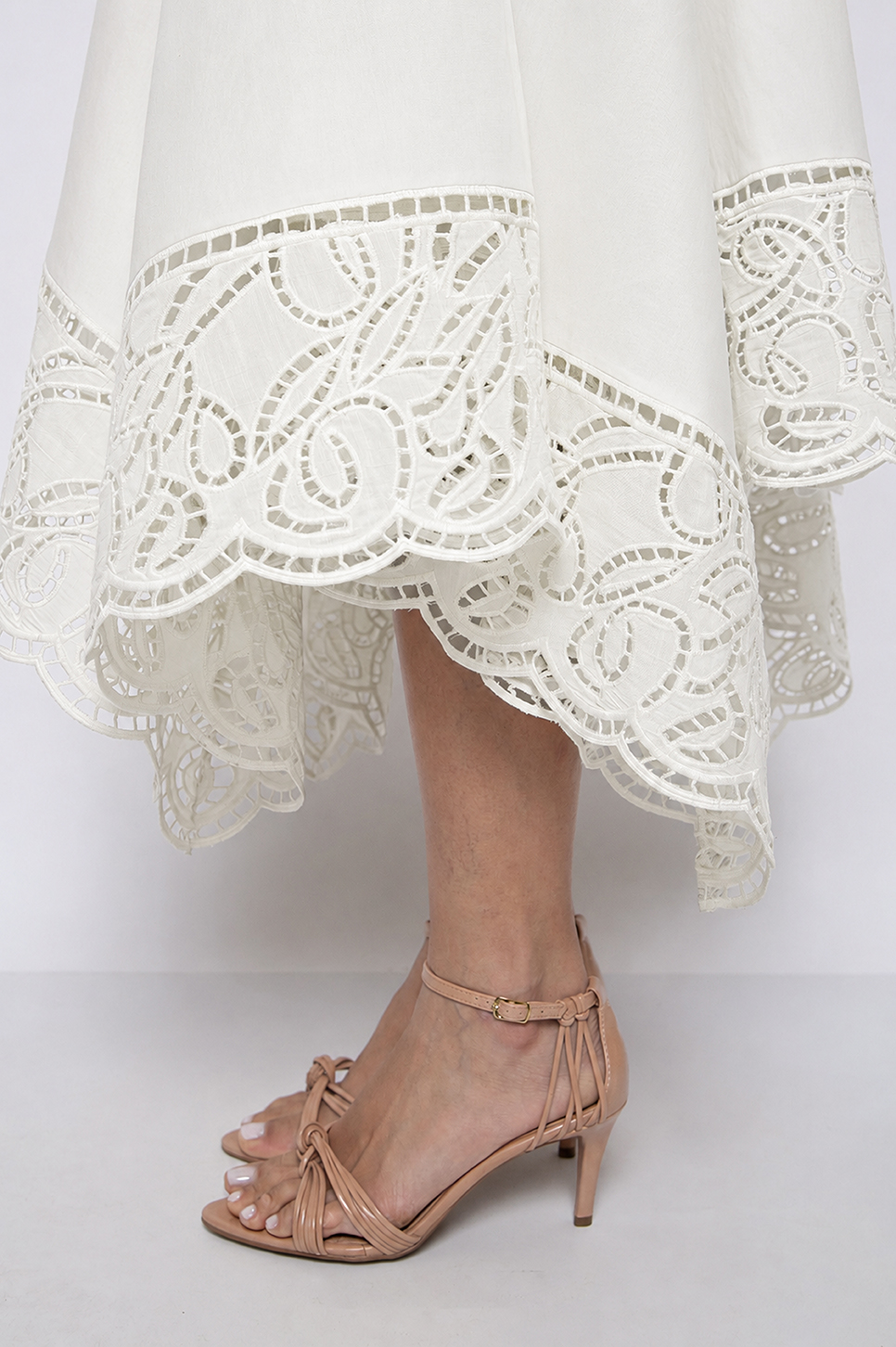 Saia Midi Bordada Assimétrica Off White - Fabricia - Imagem 3