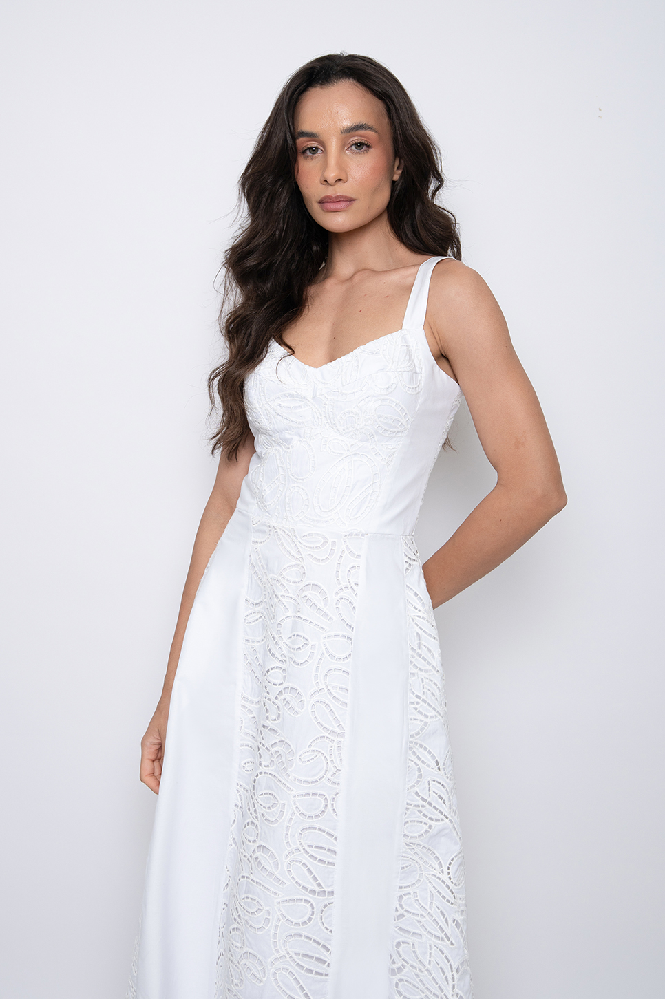 Vestido Longo Bordado Branco - Jade - Imagem 2