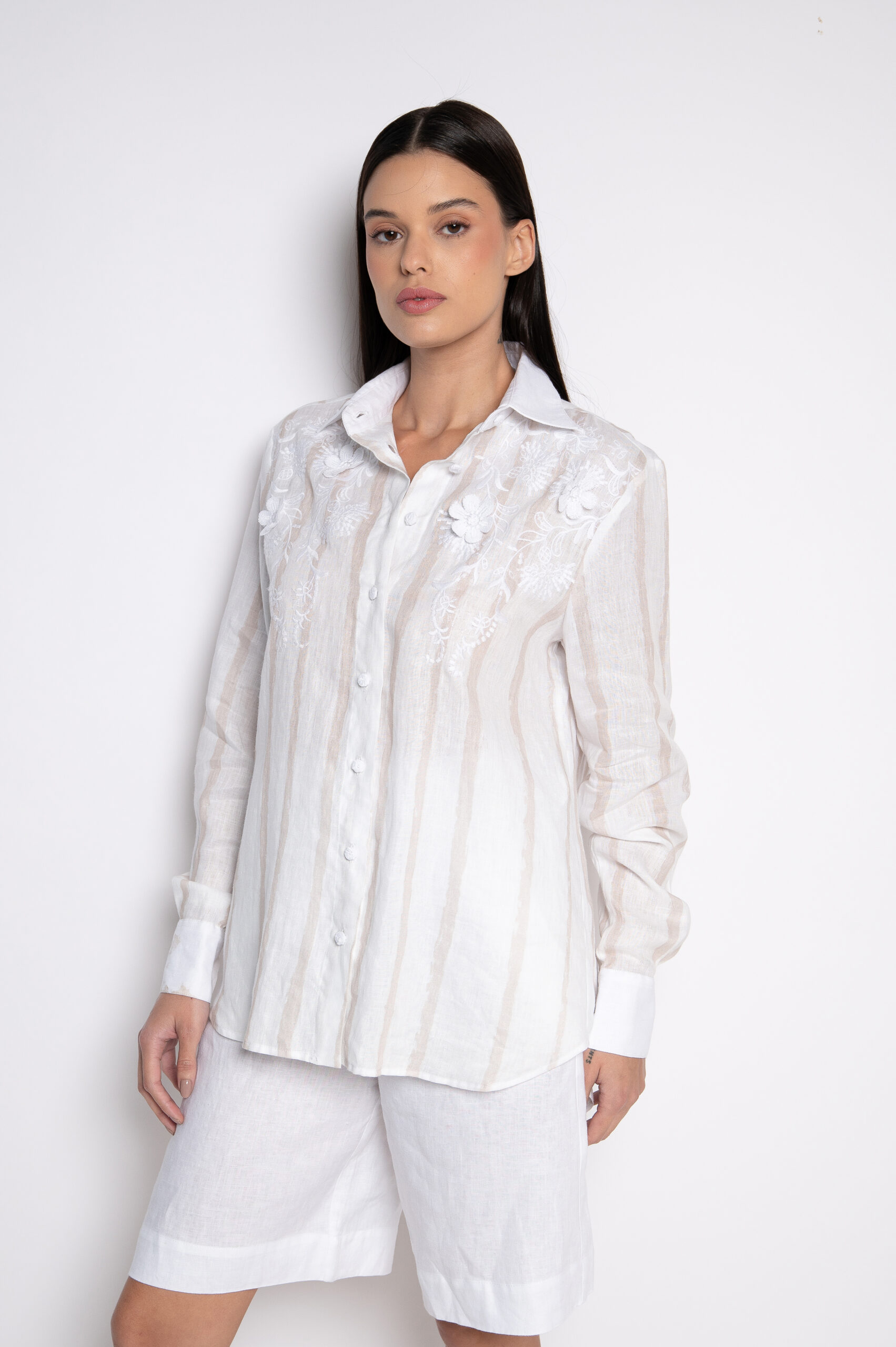 Camisa Listrada Bordada 100% Linho Off White/Bege - Paloma