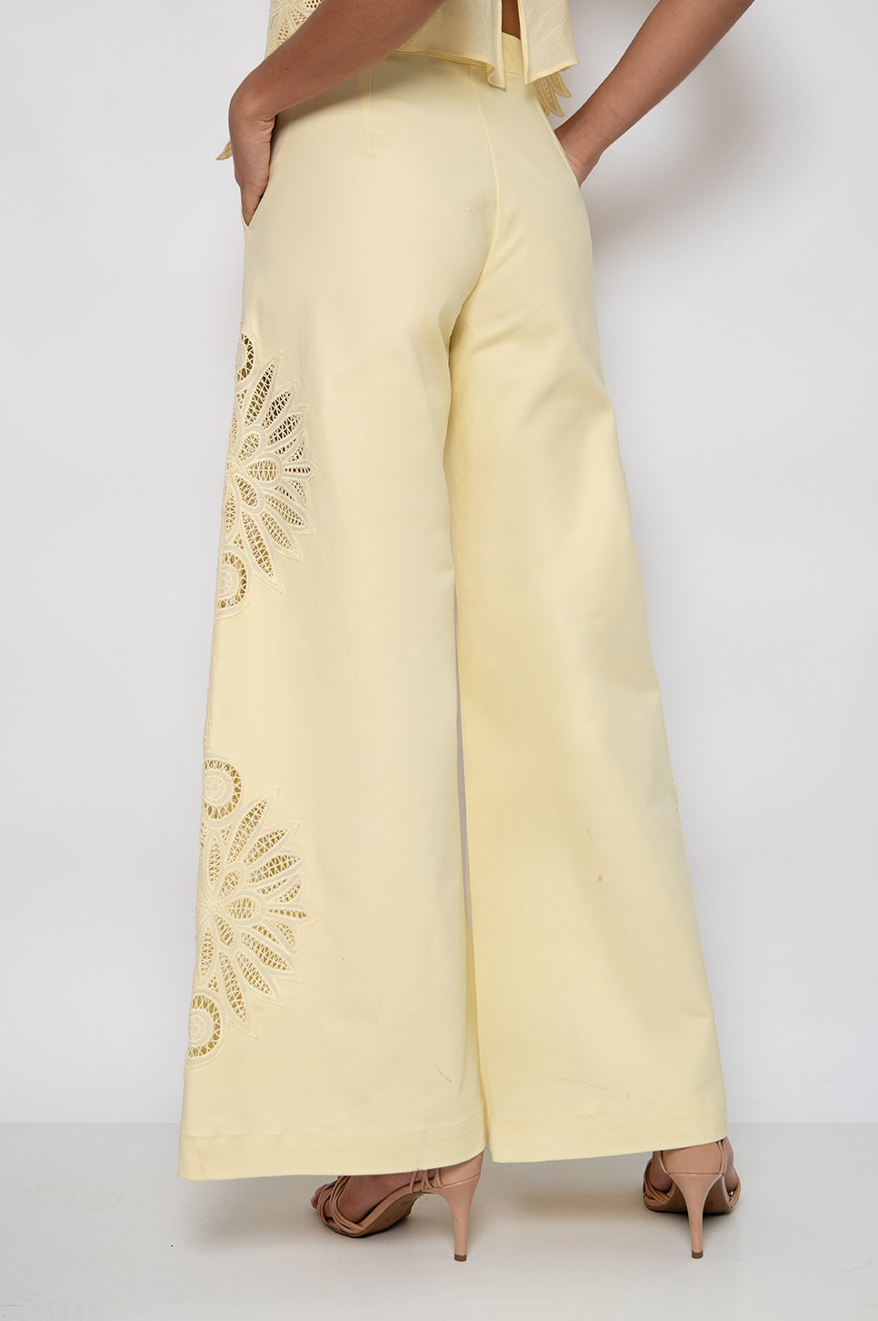 Calça Pantalona Bordada New Manteiga - Marcília - Imagem 4