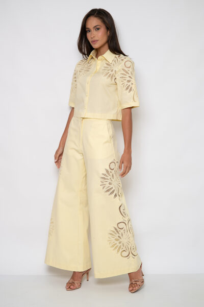 Camisa Cropped Bordada com Gola Tradicional New Manteiga - Katarina