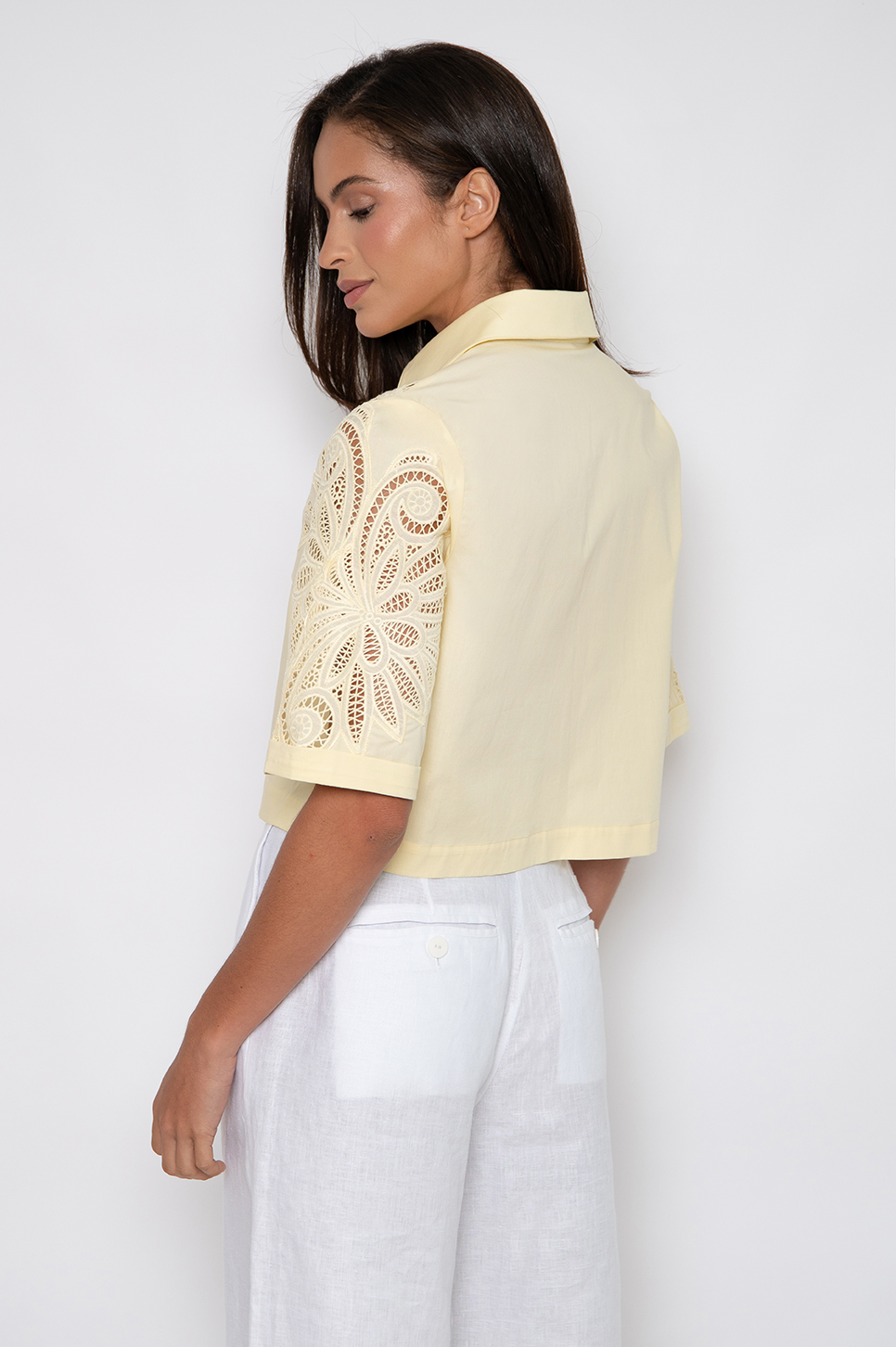 Camisa Cropped Bordada com Gola Tradicional New Manteiga - Katarina - Imagem 5