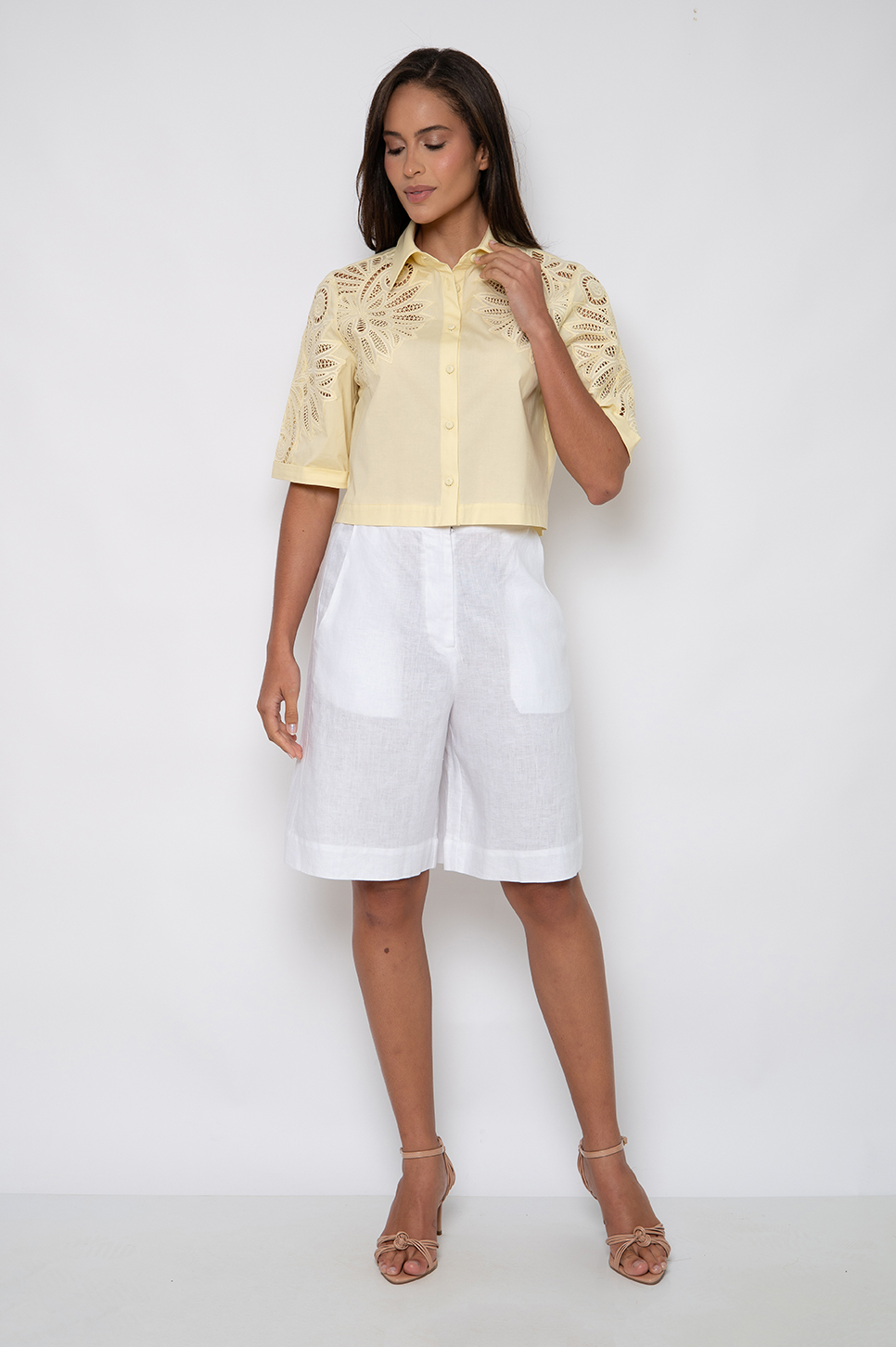 Camisa Cropped Bordada com Gola Tradicional New Manteiga - Katarina - Imagem 6